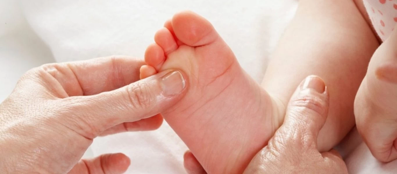 Ρωσία: 25χρονη μητέρα προσπάθησε να πουλήσει το νεογέννητο μωρό της για να αγοράσει... μπότες (φωτο)